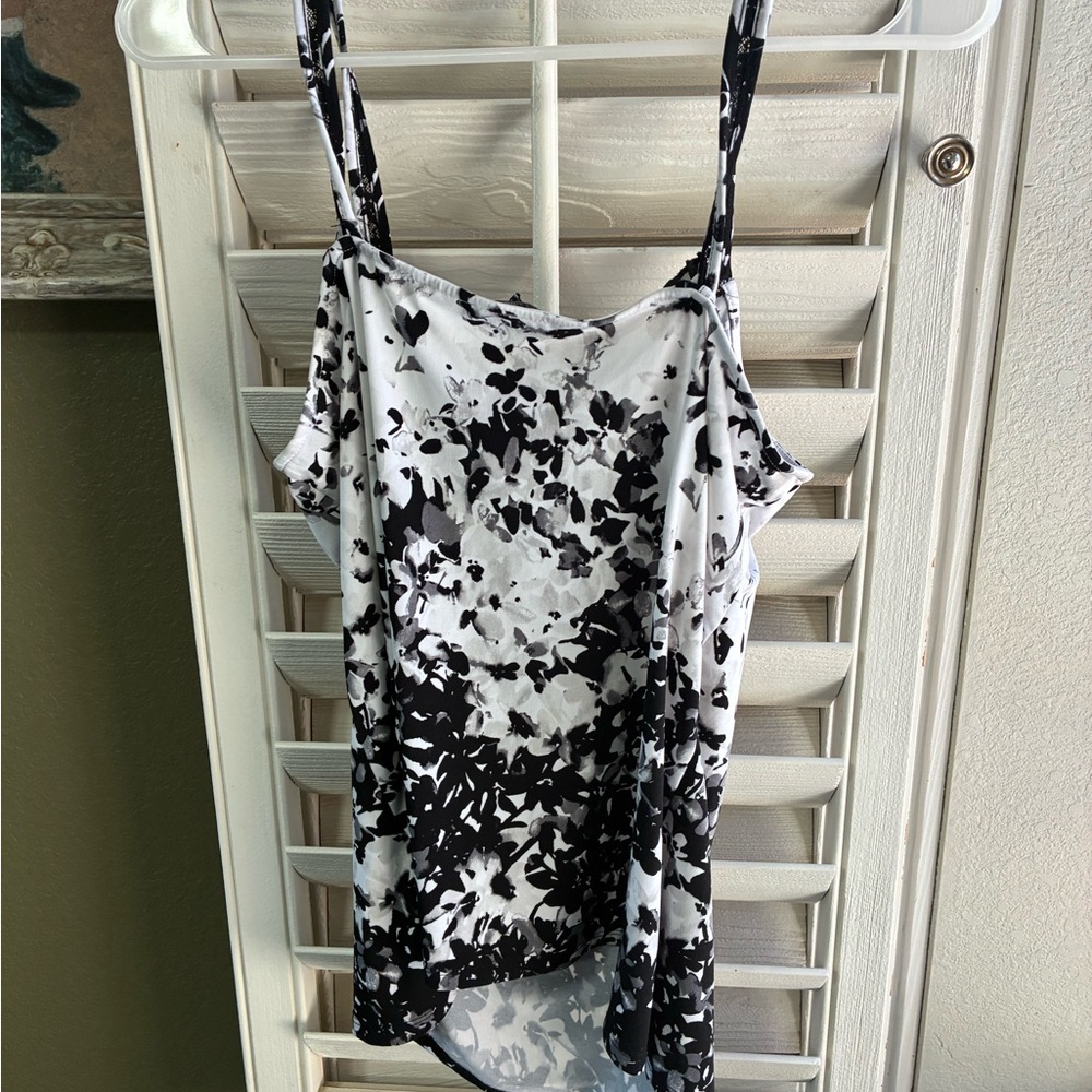 White House Black Market Black & White Floral Lace-Trim Cami - Picture 6 of 9